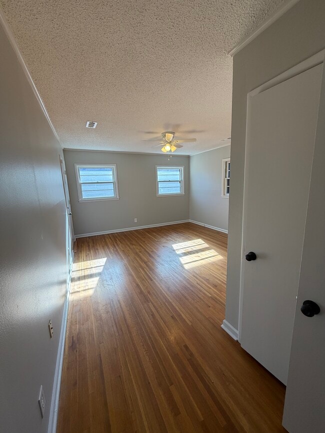 Building Photo - 5121 Lynbar Ave