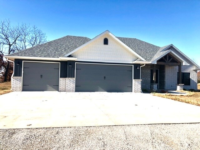 Foto principal - 5106 Young Ln