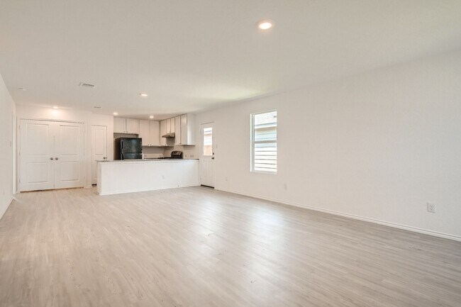 Foto del edificio - Available now!! Adorable 3 bedroom, open c...