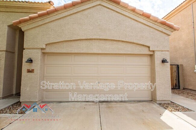 Building Photo - 981 N Florence Dr