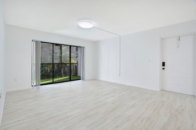 Building Photo - 9610 Green Cypress Ln