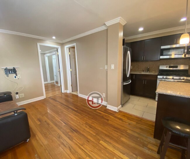 Foto del edificio - 2030 Mayflower Ave