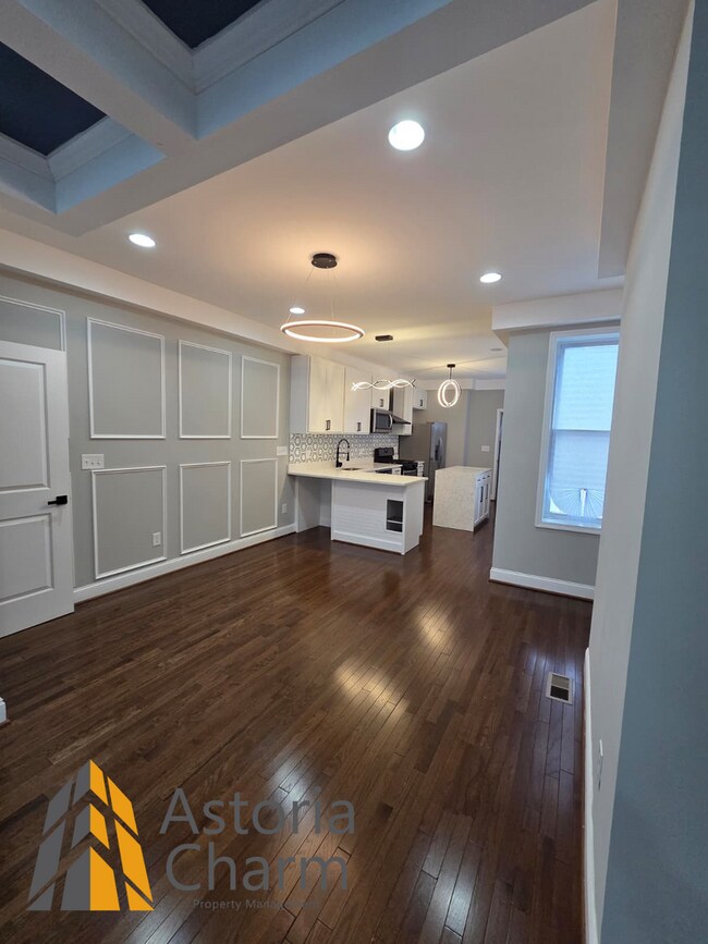 Building Photo - 4 Bedroom Rowhome with Loft Style Primary Suite and Finished Basement