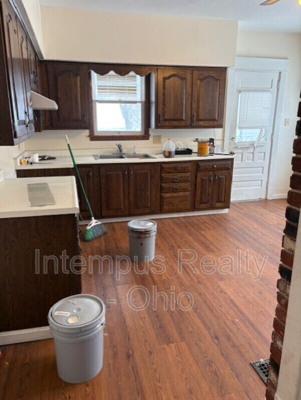 Foto del edificio - 241 Sexton St