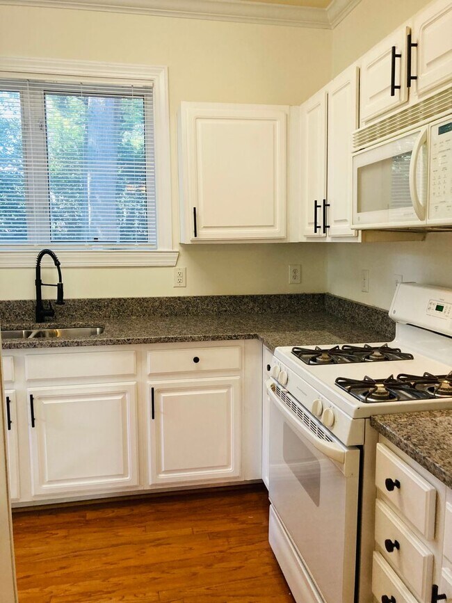 Foto del edificio - Renovated Southpark condo!