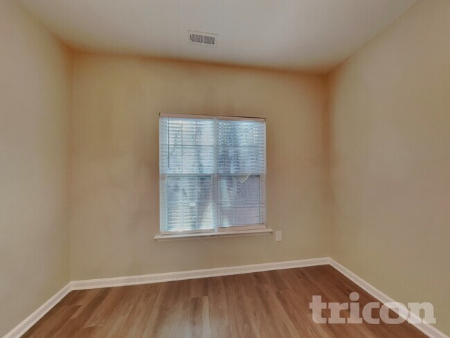 Foto del edificio - 633 Prickly Pear Dr