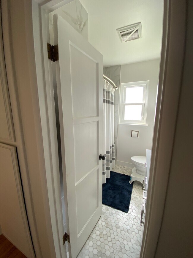 Foto del edificio - 1466 N Caswell Ave