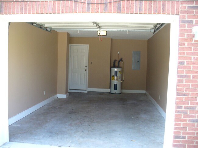 Building Photo - 734 Hopkins St
