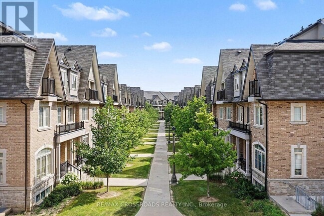 Building Photo - 17 Eaton Park Ln