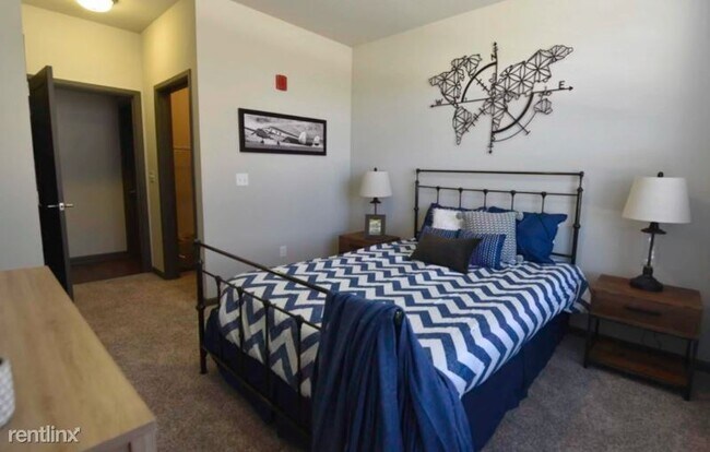 Building Photo - 1 br, 1 bath Apartment - 7695 S Winnipeg St