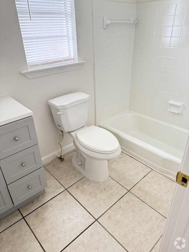 Building Photo - 6484 Park Manor Dr