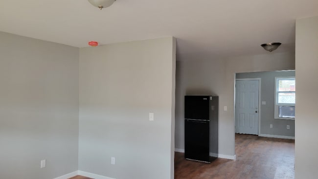 Building Photo - 99 Chris Dr