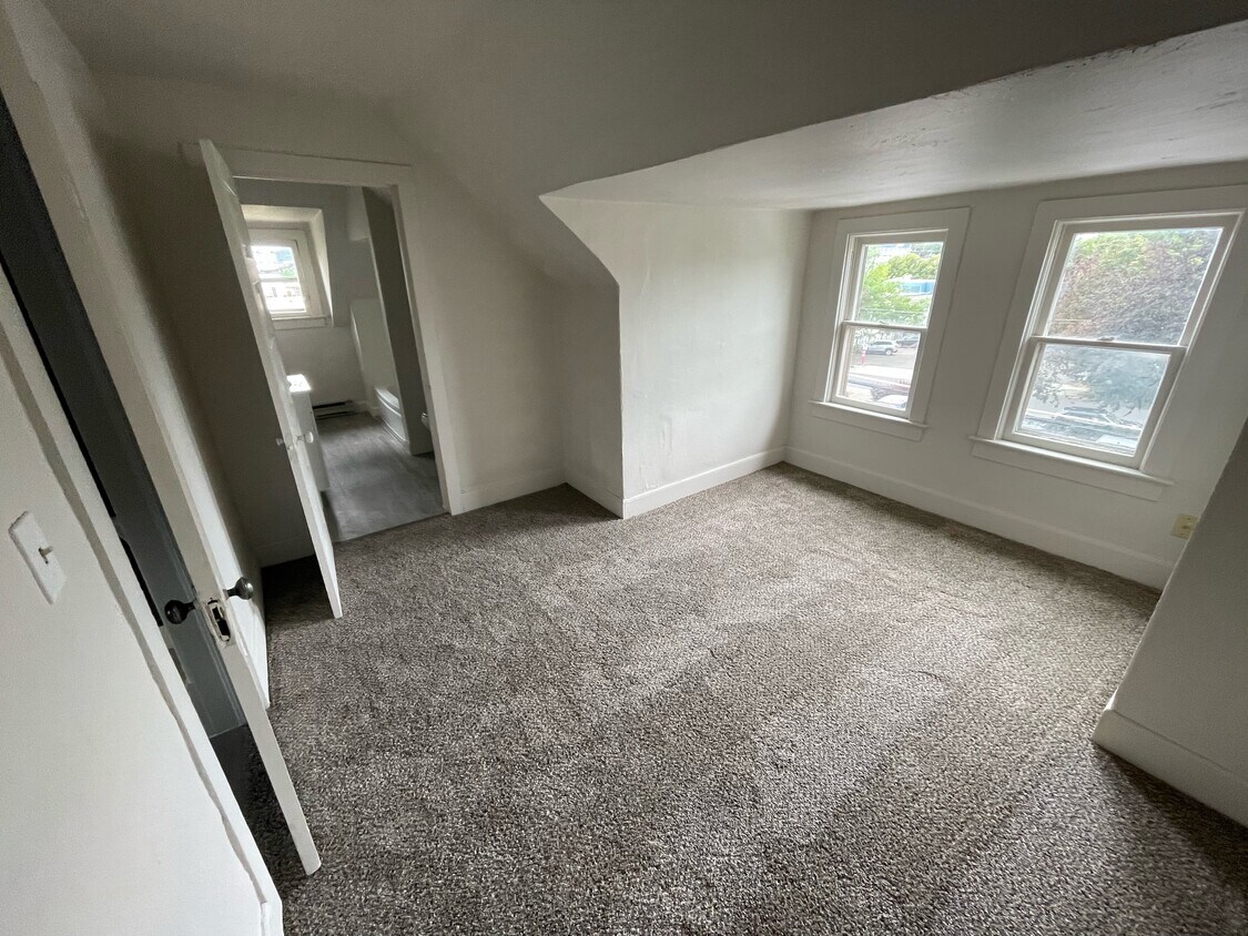 Foto principal - 117 W Augusta Ave