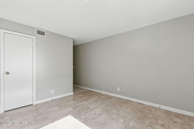 Foto del edificio - 1224 W 18th St