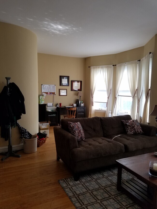 Sala de estar con vista al sur - 320 Home Ave