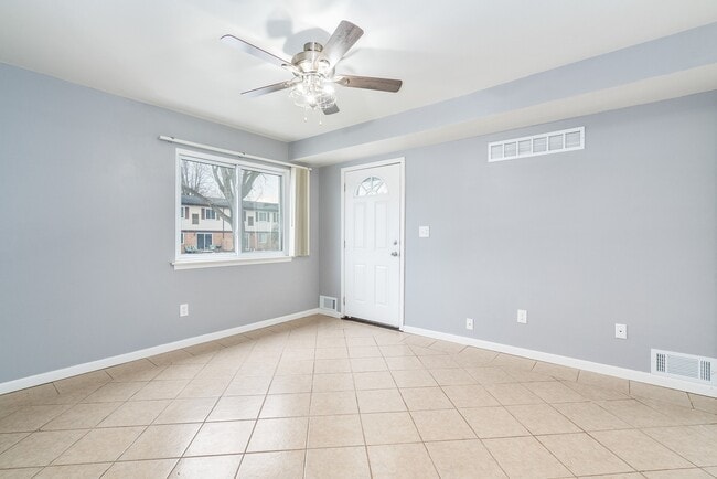 Building Photo - 41125 S Woodbury Green Dr