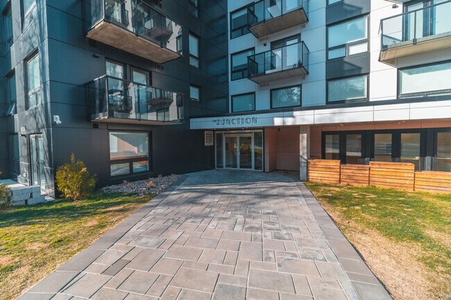 Photo du bâtiment - 3075 Devonshire Ave