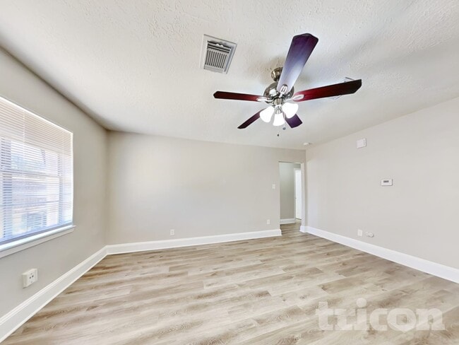 Foto del edificio - 4427 Oakside Dr