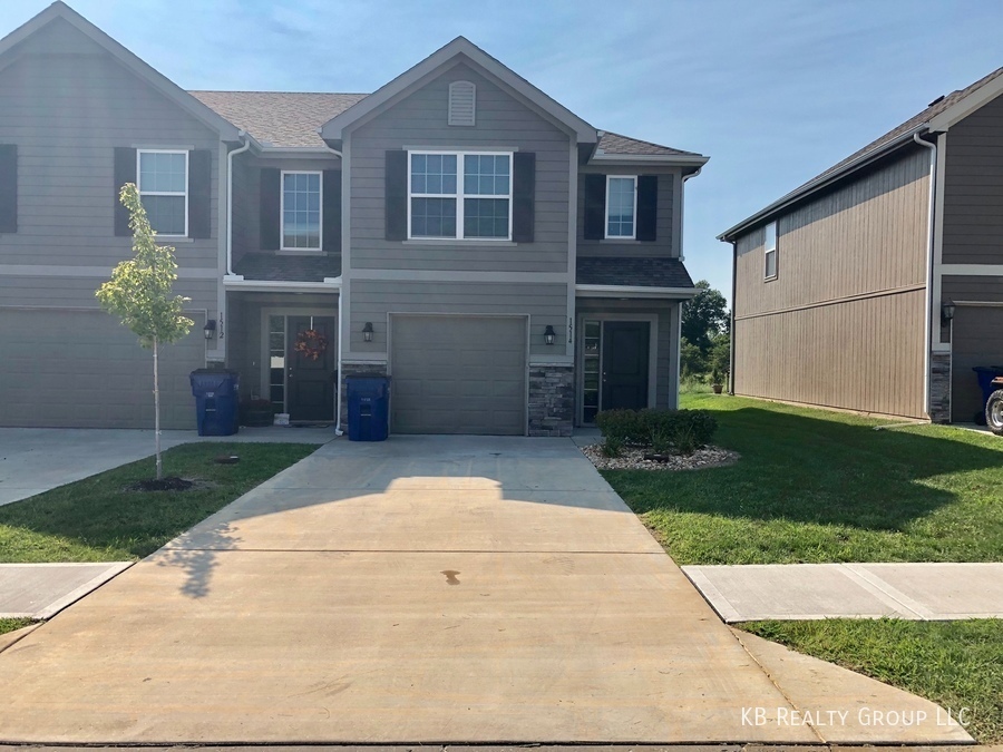 Foto principal - 3 Bed Townhome in Grain Valley