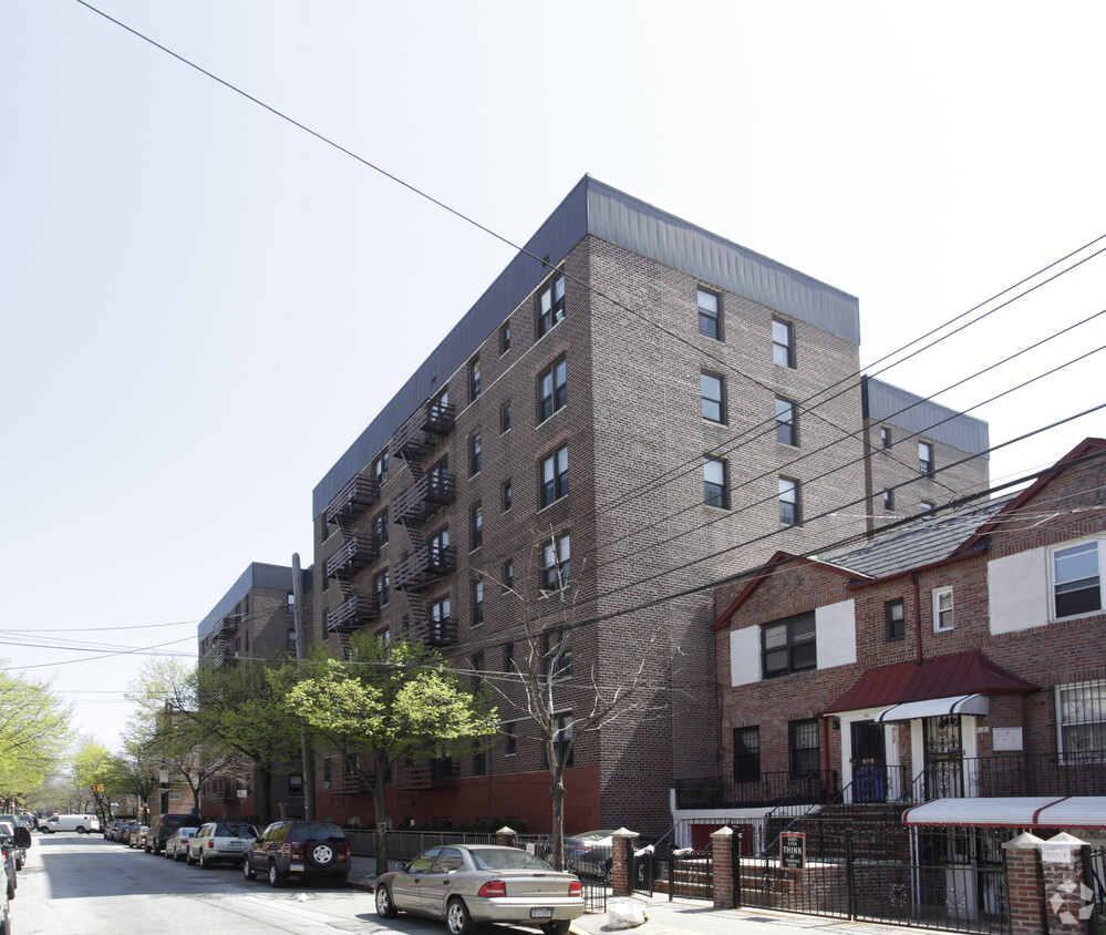 Primary Photo - 41-42 Elbertson St