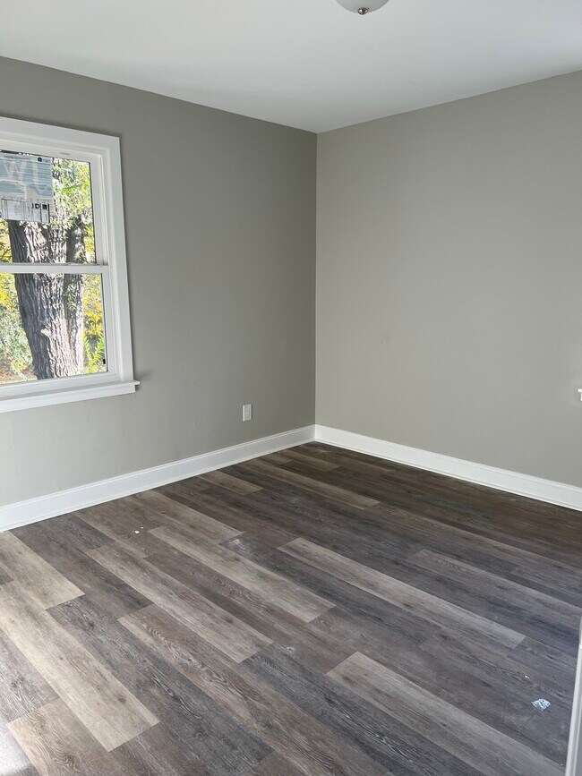 Building Photo - 4617 Langley Ave