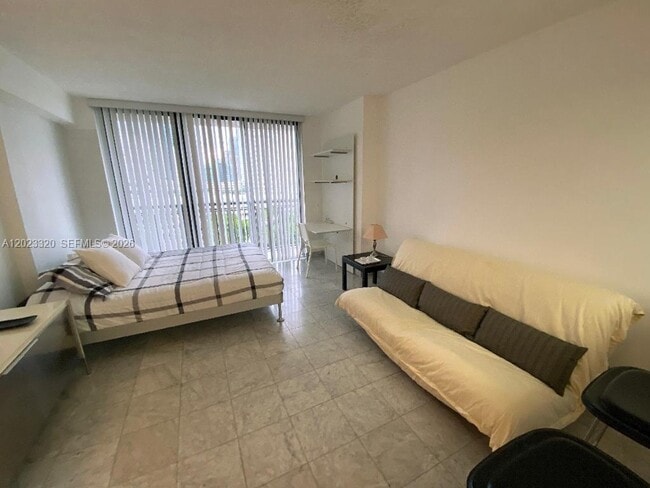 Building Photo - 540 Brickell Key Dr
