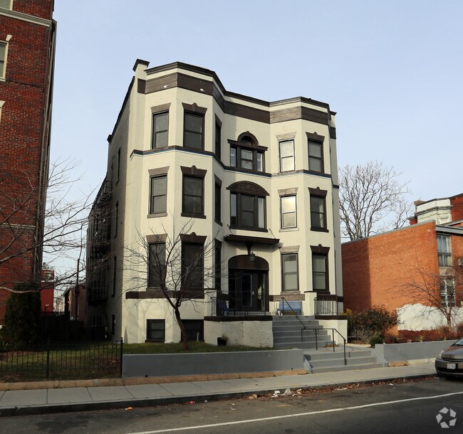 Foto principal - 3504 13th St NW