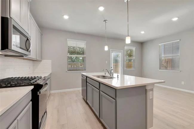 Kitchen/Island - 3121 Moonlit Mesa Ln