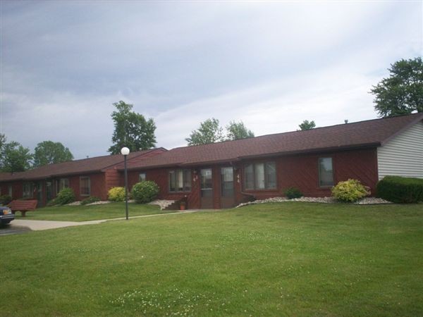 Building Photo - 917 E Cedar St