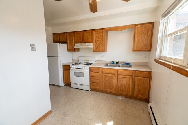 Building Photo - 5607 W Irving Park Rd