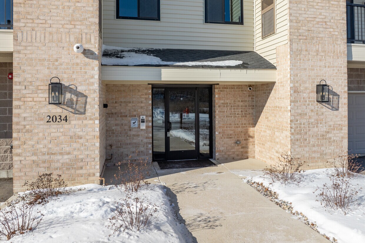 Entrance - Brookstone North