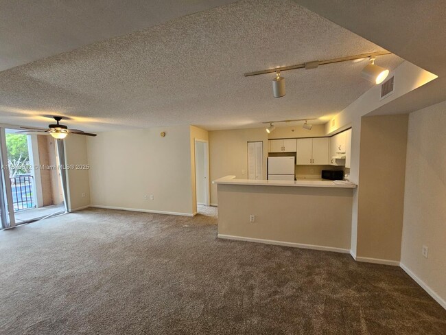 Foto del edificio - 2031 Renaissance Blvd