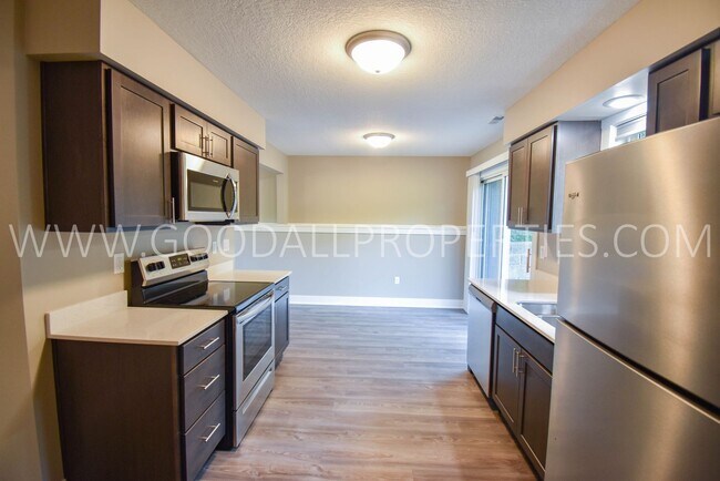 Foto del edificio - 3 bedroom 1.5 bath townhome in Van Meter