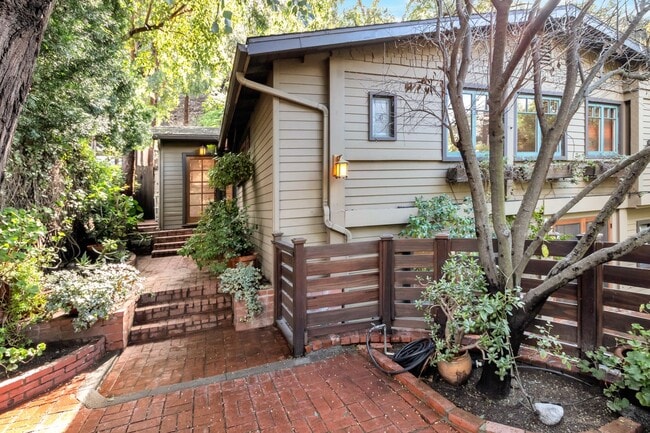 Building Photo - 9862 Easton Dr