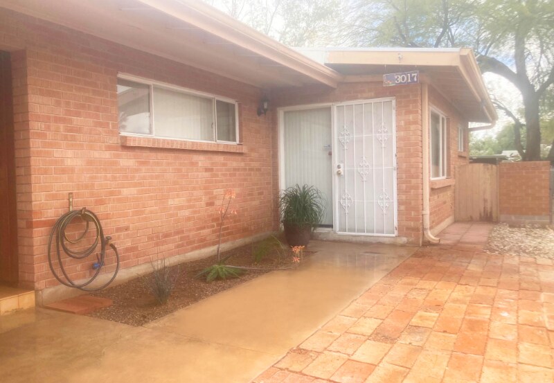 Primary Photo - 3017 N Cherry Ave