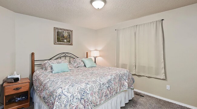 Foto del edificio - 928 Aspen Grove St