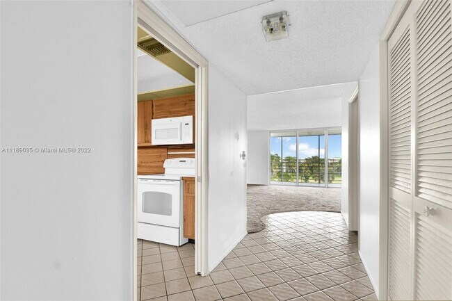 Foto del edificio - 806 Cypress Grove Ln