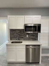 Building Photo - 402-404 Poplar St