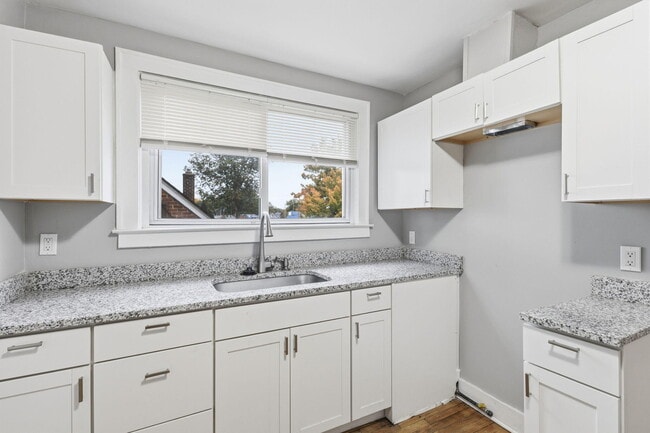 Building Photo - 1838 Markese Ave