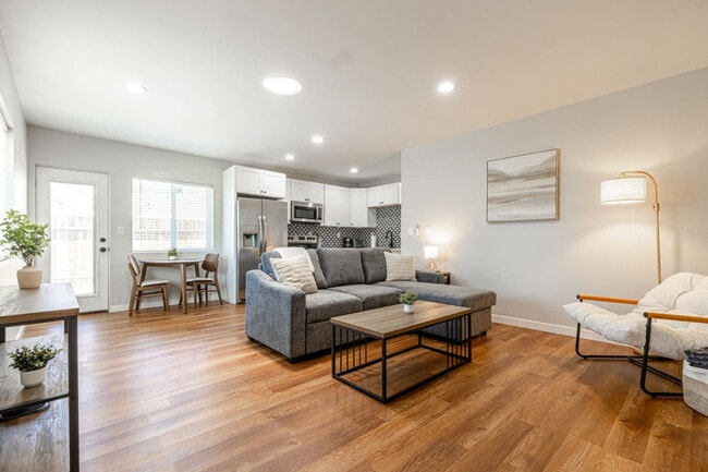 Building Photo - 4349 Oxford St