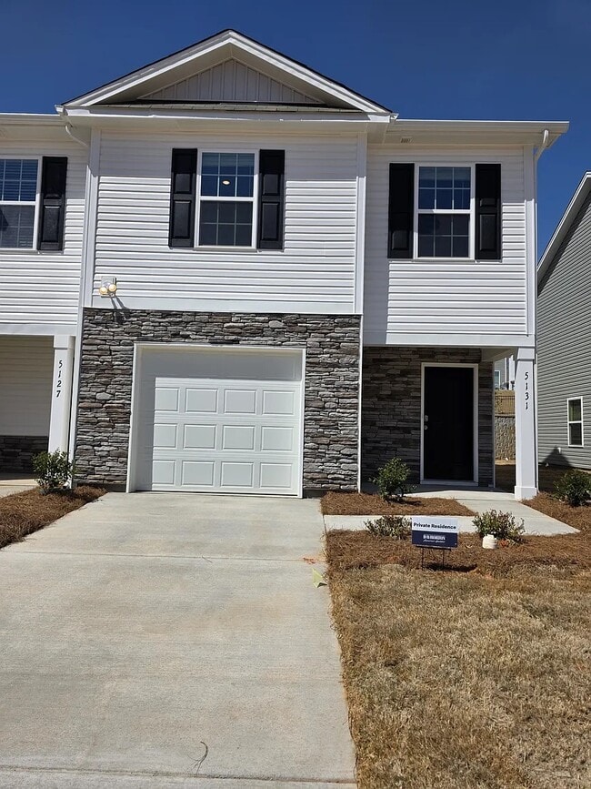 Foto del edificio - 5131 Hyrule Dr