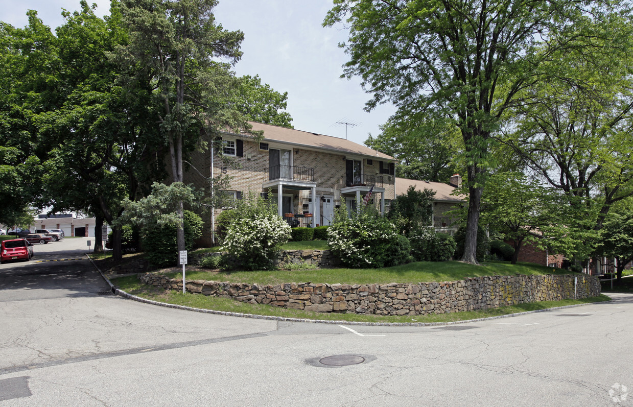 Building Photo - Parsons Village