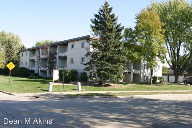 Foto del edificio - 4456 Parklawn Ct