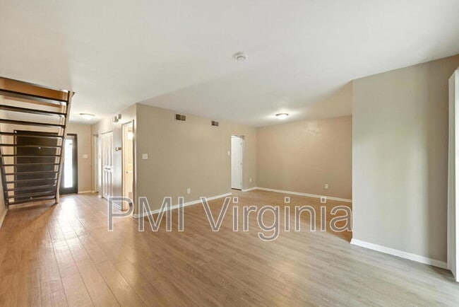 Foto del edificio - 6429 Edward St