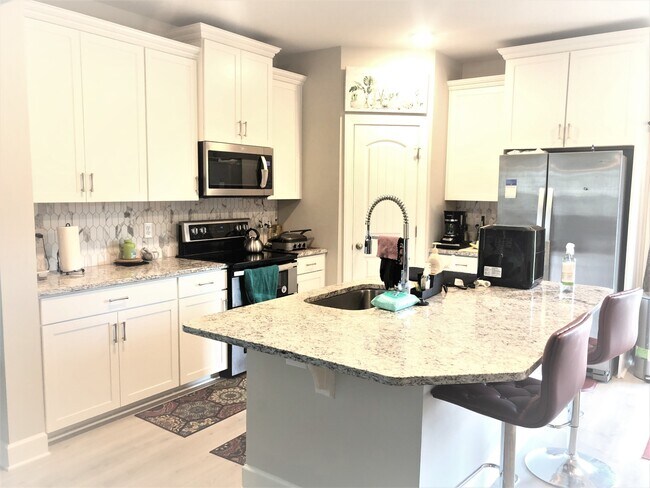 Building Photo - 5187 Giardino Dr