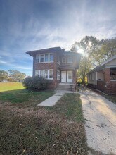 Building Photo - 1208 NE Jefferson Ave