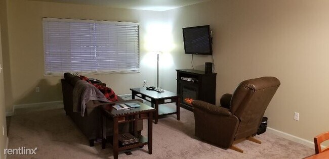 Building Photo - 3 br, 2.5 bath Townhome - 1535 19th Ave W