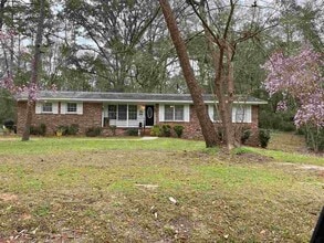 Building Photo - 3155 Lakeshore Dr