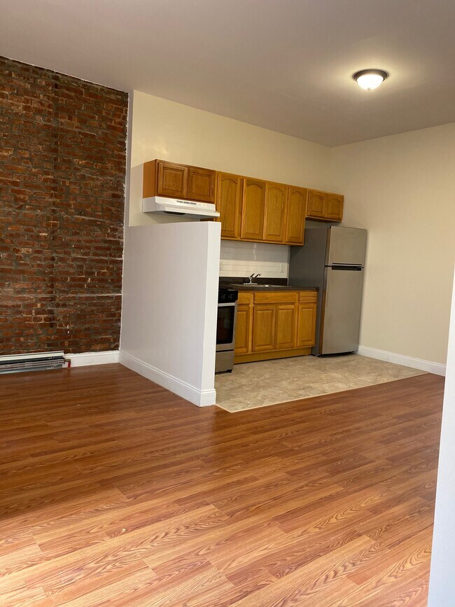 Building Photo - 253 E 28th St