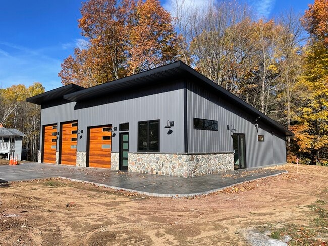 Building Photo - 150860 Nightingale Ln